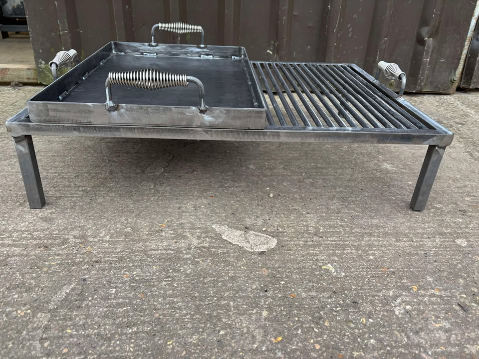 Heavy Duty Argentina Grill Outdoor Barbecue with Adjustable Grill Grates Durable Steel BBQ Cooker