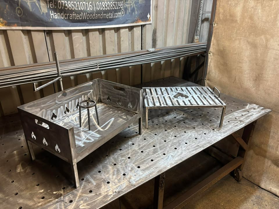 Handmade Heavy Duty Steel BBQ Grill with Detachable Grate & Pot Hooks – 3mm Thick, Portable Camping & Garden Fire Pit