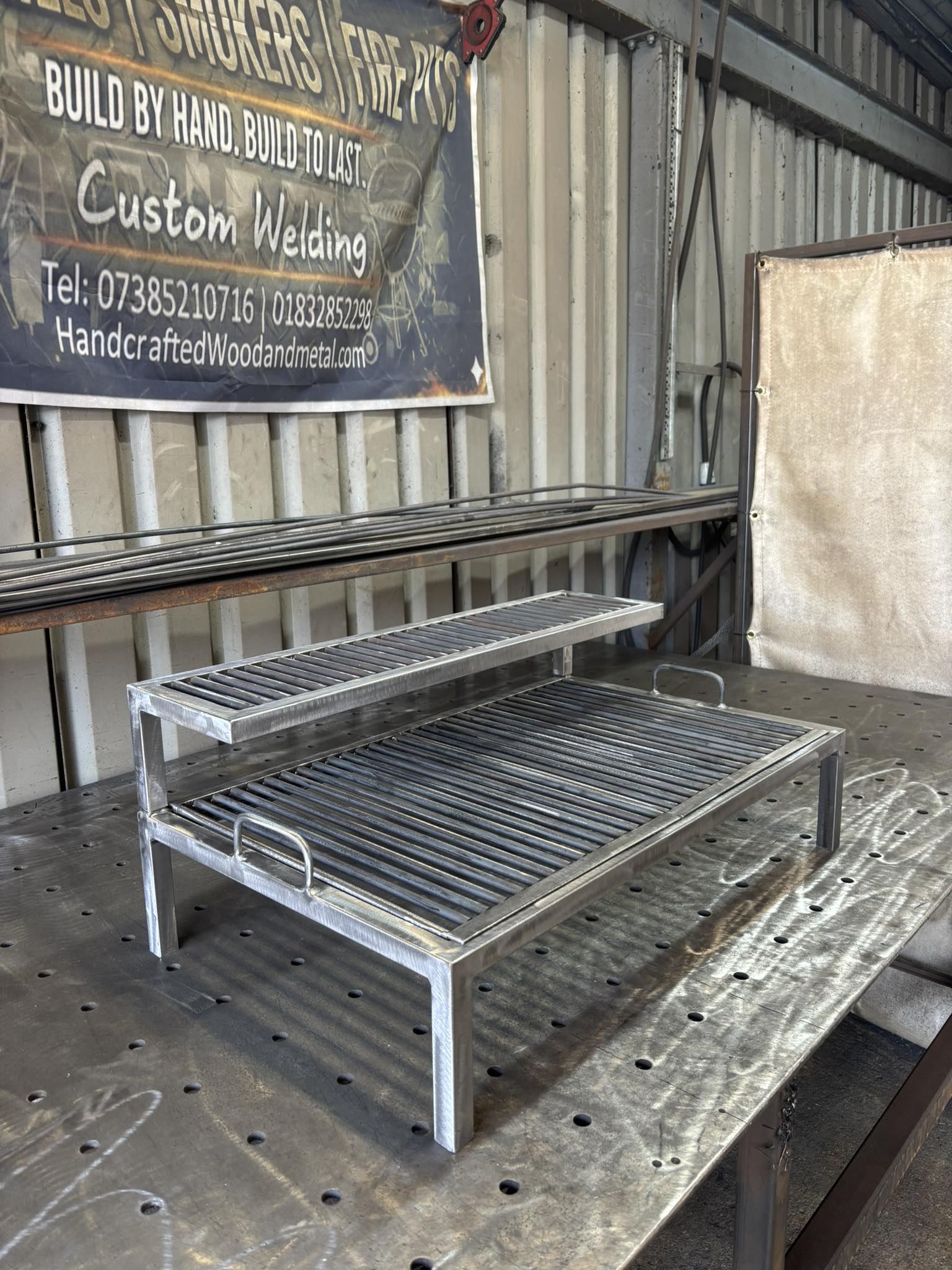Heavy Duty Over-Fire BBQ Grill Station - Adjustable Upper Rack, 10mm Solid Bar Grates, Removable Plancha & Dual Grills - 800x500mm