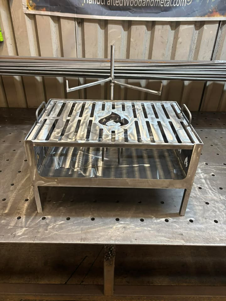 Handmade Heavy Duty Steel BBQ Grill with Detachable Grate & Pot Hooks – 3mm Thick, Portable Camping & Garden Fire Pit