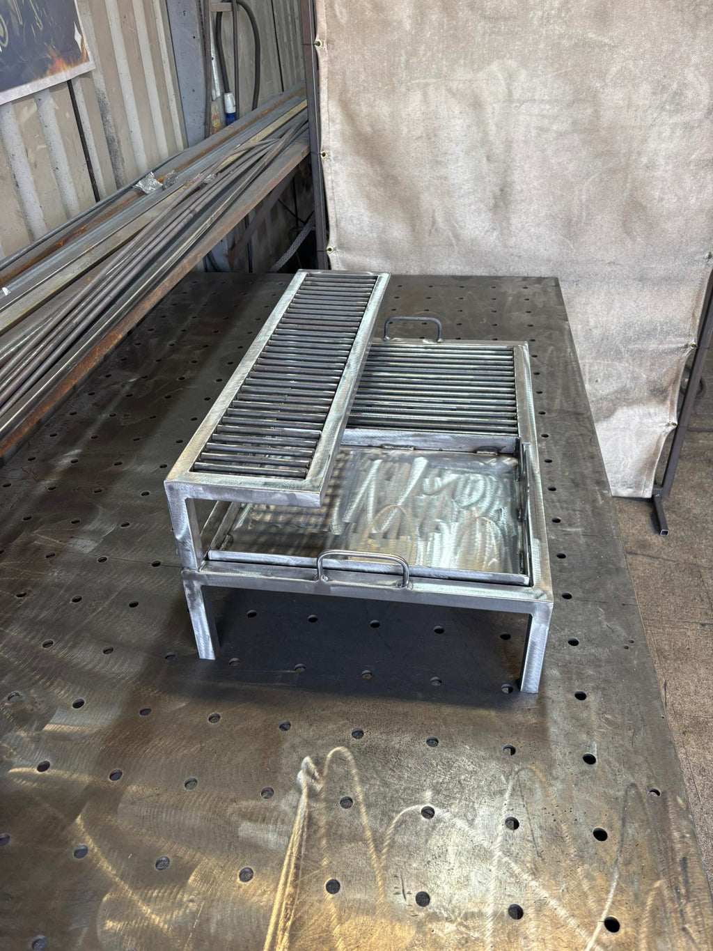 Heavy Duty Over-Fire BBQ Grill Station - Adjustable Upper Rack, 10mm Solid Bar Grates, Removable Plancha & Dual Grills - 800x500mm
