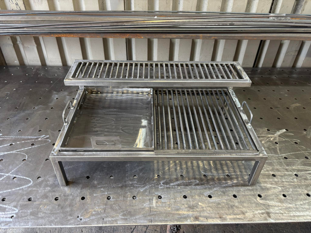 Heavy Duty Over-Fire BBQ Grill Station - Adjustable Upper Rack, 10mm Solid Bar Grates, Removable Plancha & Dual Grills - 800x500mm