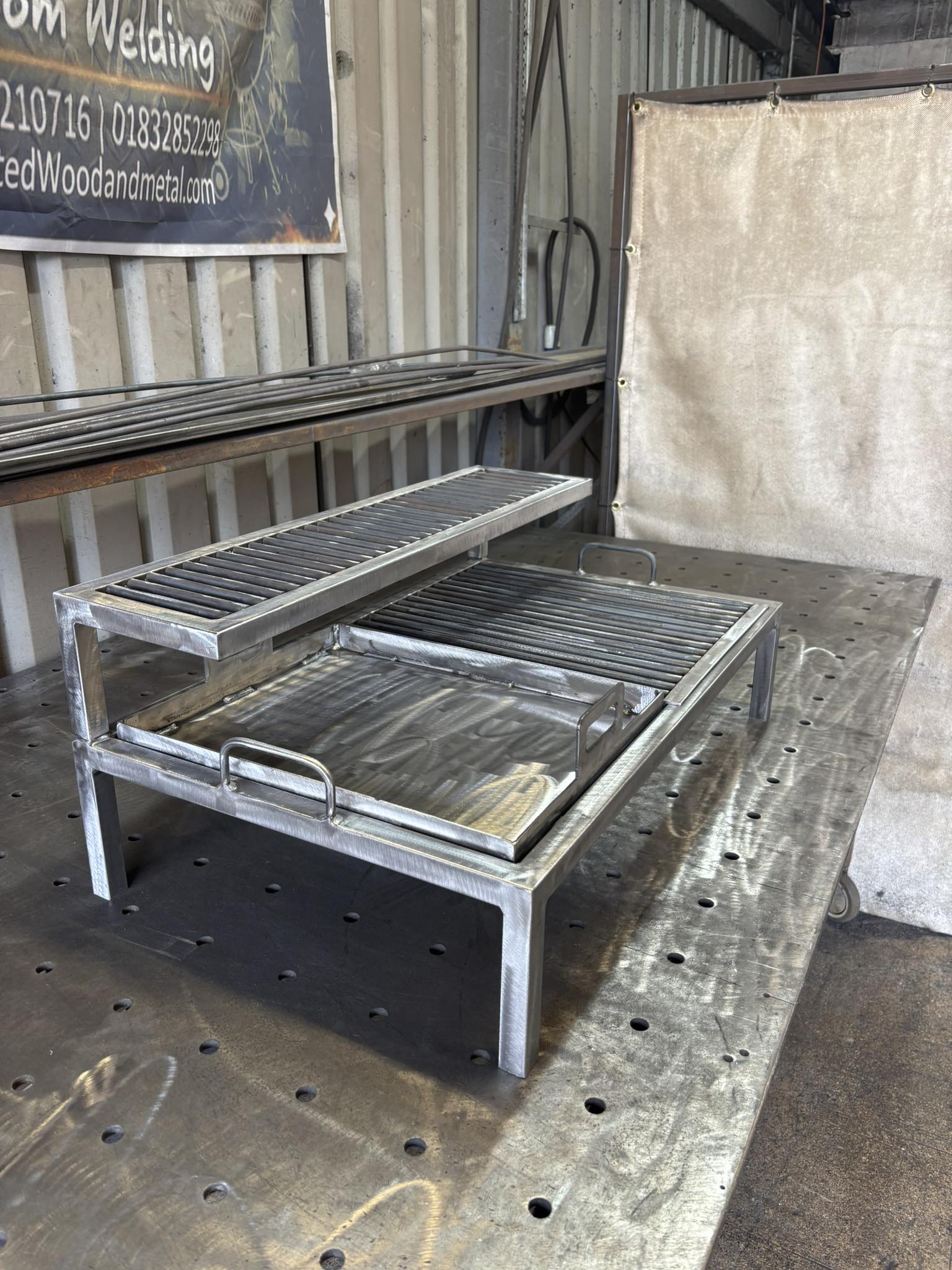 Heavy Duty Over-Fire BBQ Grill Station - Adjustable Upper Rack, 10mm Solid Bar Grates, Removable Plancha & Dual Grills - 800x500mm