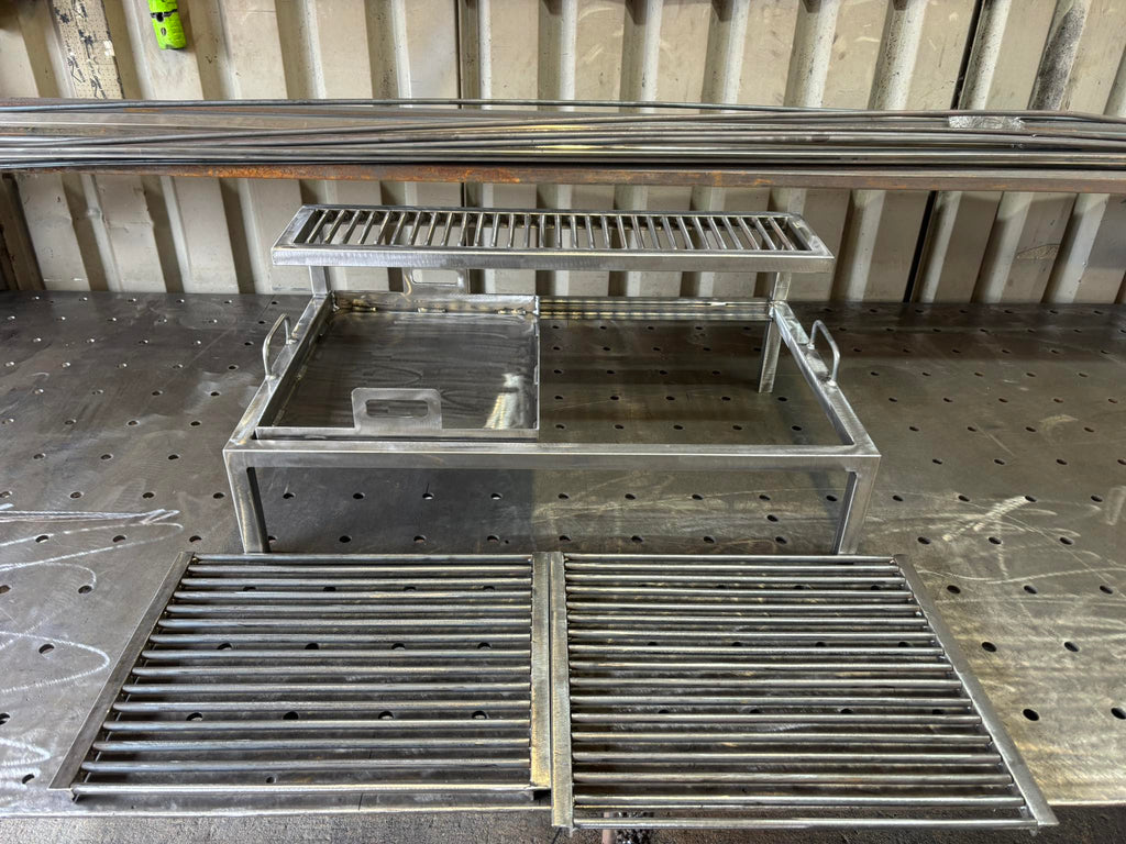 Heavy Duty Over-Fire BBQ Grill Station - Adjustable Upper Rack, 10mm Solid Bar Grates, Removable Plancha & Dual Grills - 800x500mm