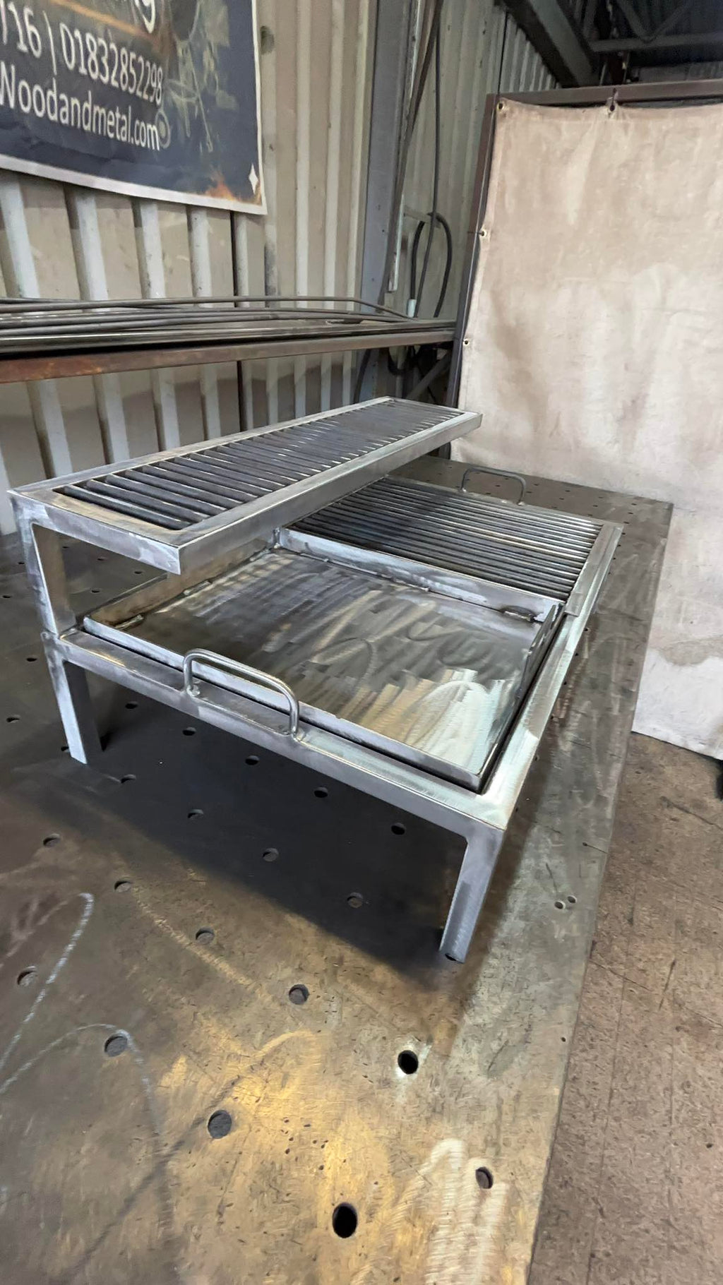Heavy Duty Over-Fire BBQ Grill Station - Adjustable Upper Rack, 10mm Solid Bar Grates, Removable Plancha & Dual Grills - 800x500mm