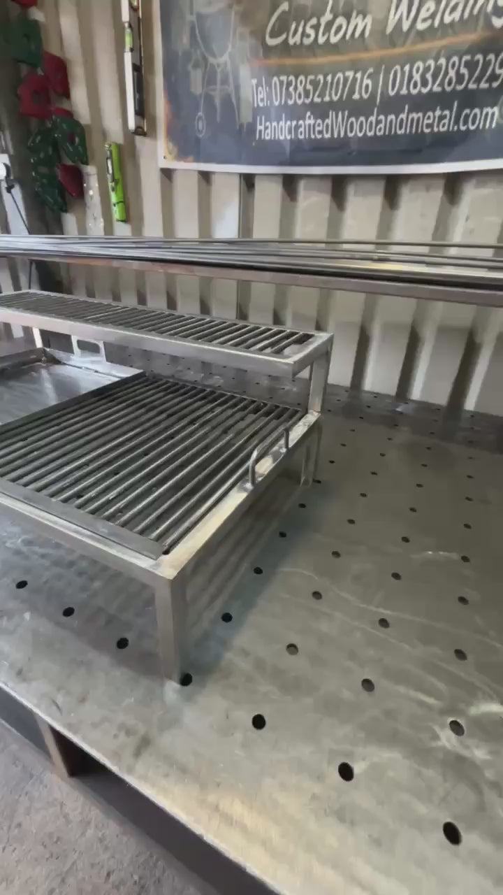 Heavy Duty Over-Fire BBQ Grill Station - Adjustable Upper Rack, 10mm Solid Bar Grates, Removable Plancha & Dual Grills - 800x500mm